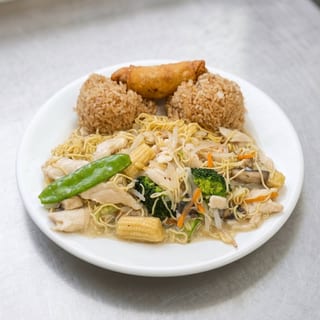 Chicken Lo Mein Combination Dinners