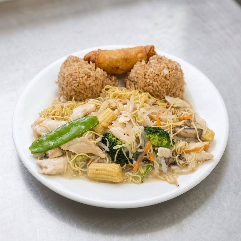 Savor Our Chicken Lo Mein