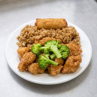Sesame Chicken or Beef Combination Dinners