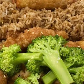 Hunan Chicken or Beef Combination Dinners