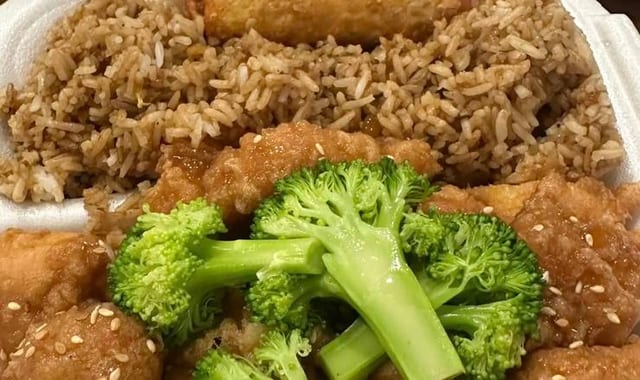 Hunan Chicken or Beef Combination Dinners.